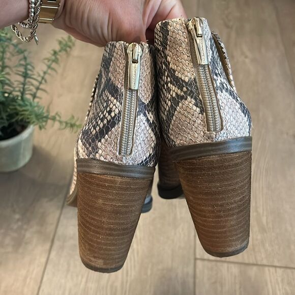 NEALRY NEW VINCE CAMUTO GIGIETTA GENUINE LEATHER SNAKESKIN ANKLE BOOTIES SZ 10 - Picture 7 of 9